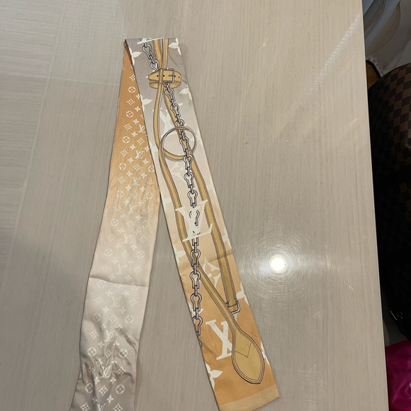 LOUIS VUITTON By The Pool Bandeau in Brume/Mist - Picture 4 of 5